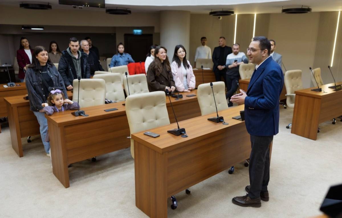 BAŞKAN YİĞİT,  YENİ EVLENEN ÇİFTLERE   DESTEK KARTLARINI TESLİM ETTİ