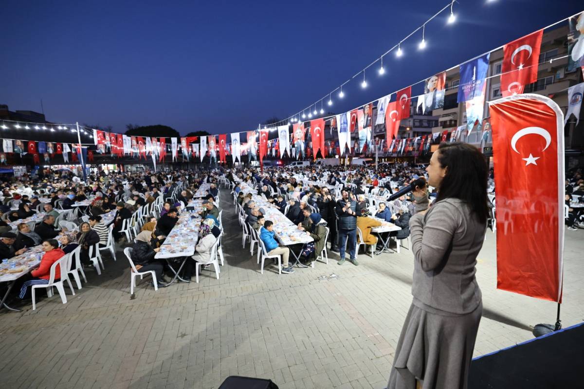 Selçuk'ta iftar sofrası dayanışma ile kuruldu