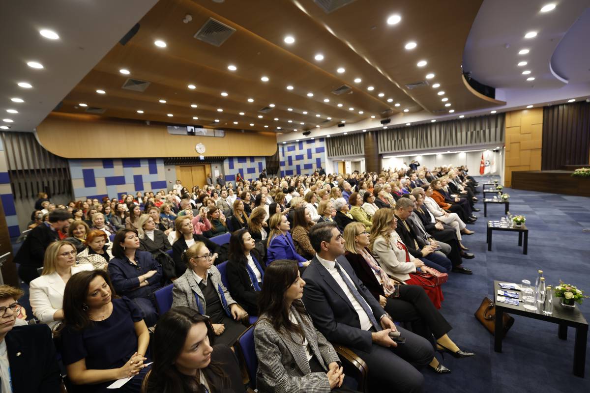 İş insanı Leyla Alaton İzmirli kadınlarla buluştu