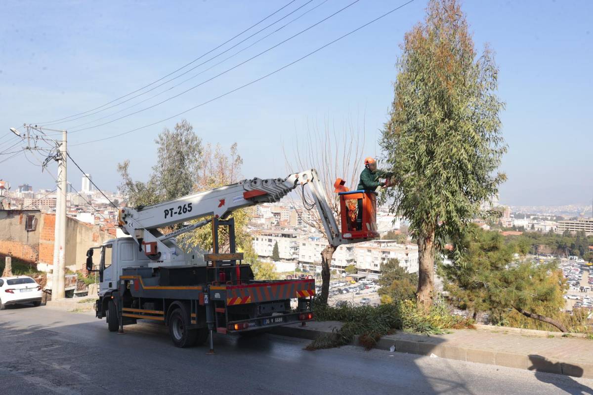 Konak’ın parkları bayramda çiçek gibi