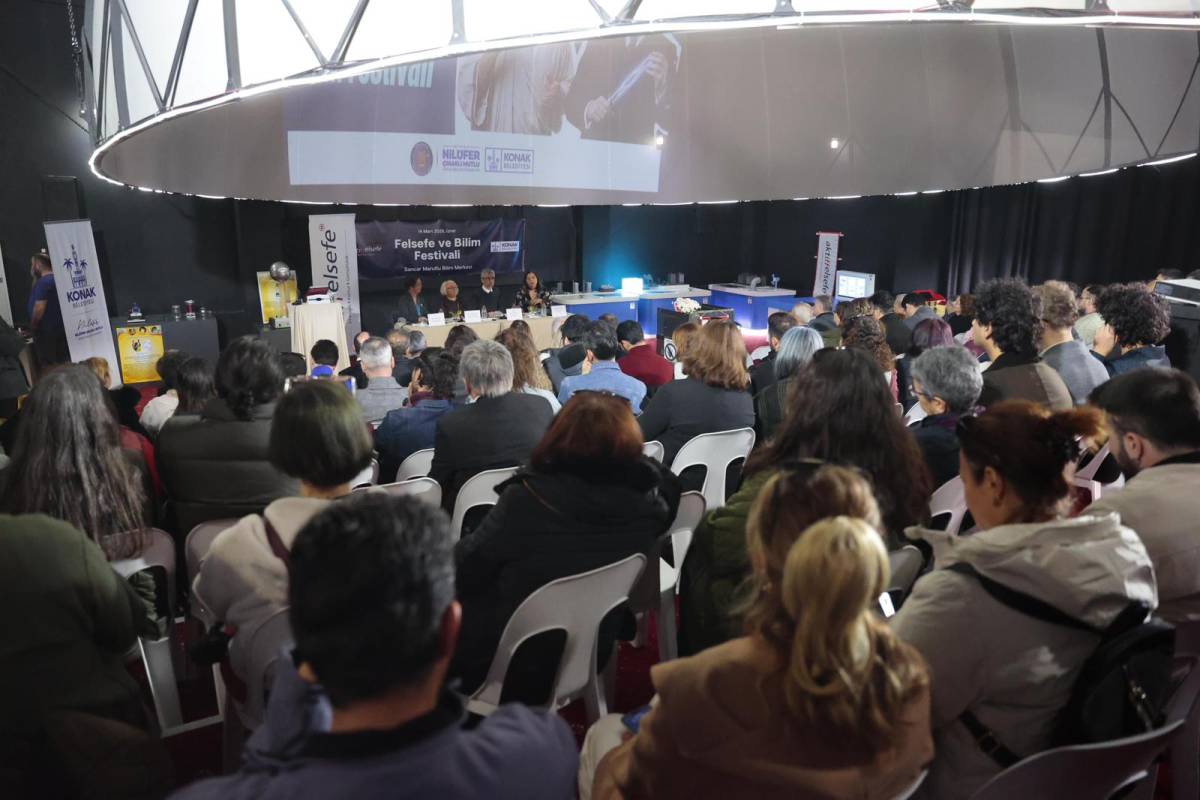 Konak’ta Felsefe ve Bilim Festivali’ne yoğun ilgi