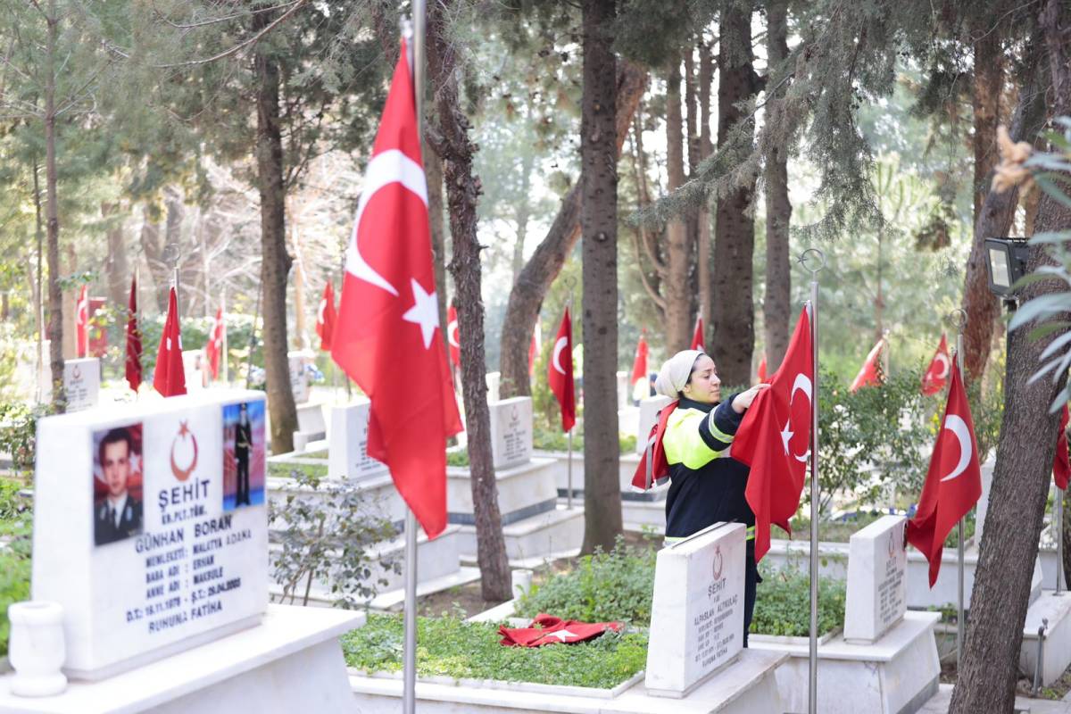 Konak’tan şehitlere vefa: Bayram öncesi temizlik