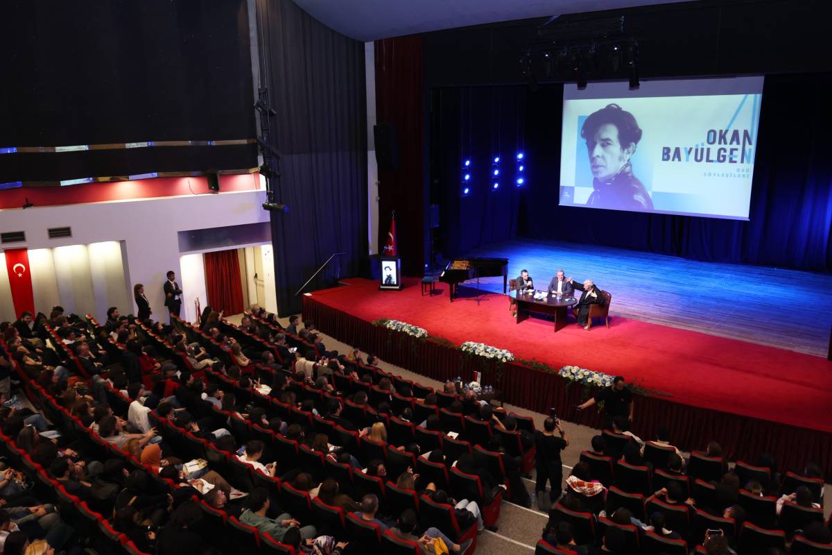 Okan Bayülgen, DEÜ Talks’ta Öğrencilerle Buluştu