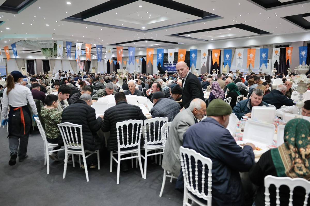 Başkan Pehlivan, Menemenlilerle gönül sofralarında buluştu