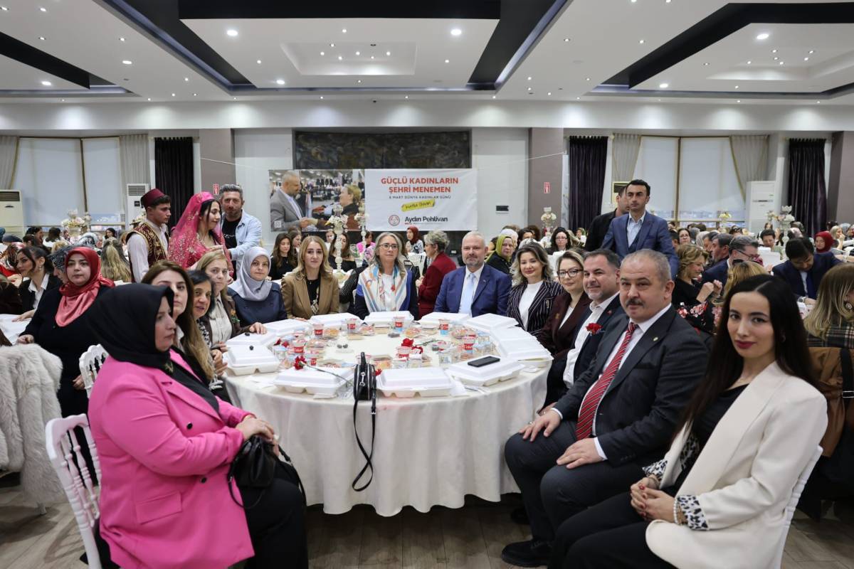 Menemen'de 8 Mart coşkusu yaşandı