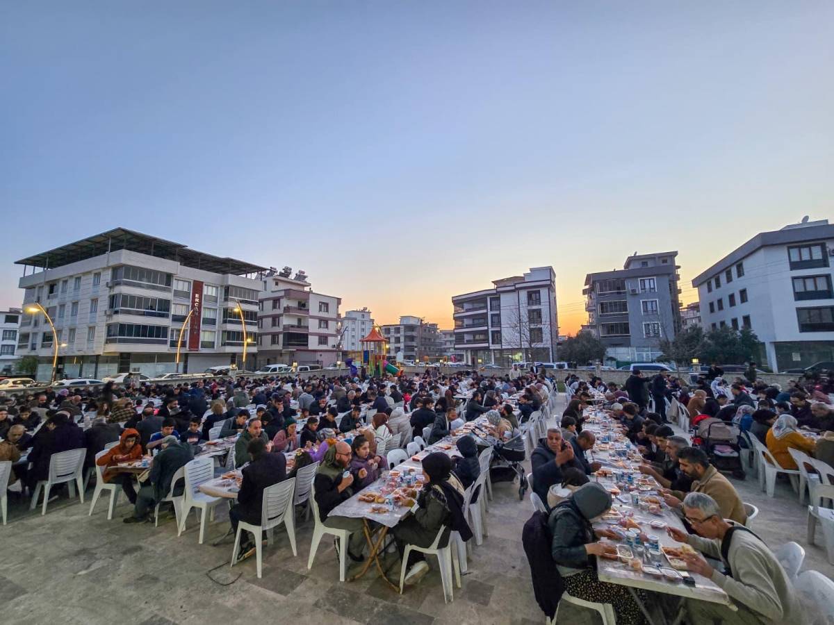 Torbalılılar Aynı Sofrada Hep Birlikte Oruçlarını Açtı