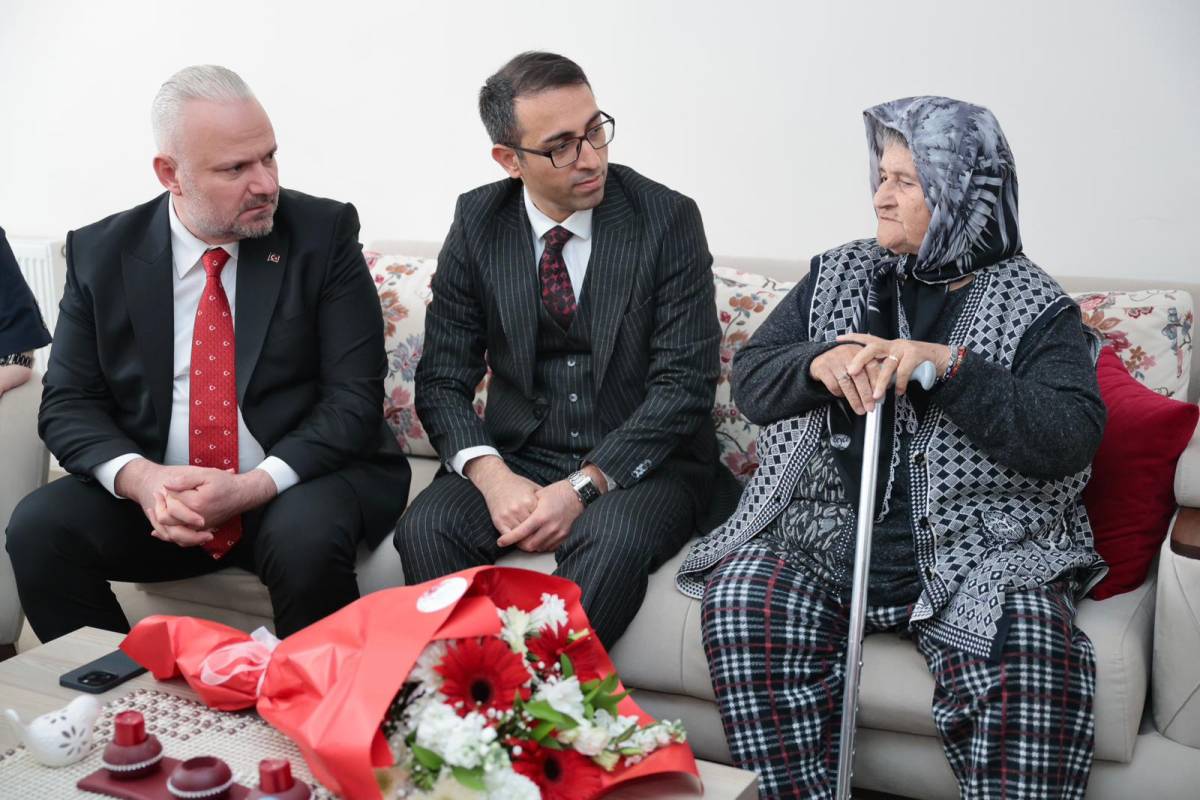 Pehlivan: Şehit aileleri ve gazilerimiz başımızın tacı