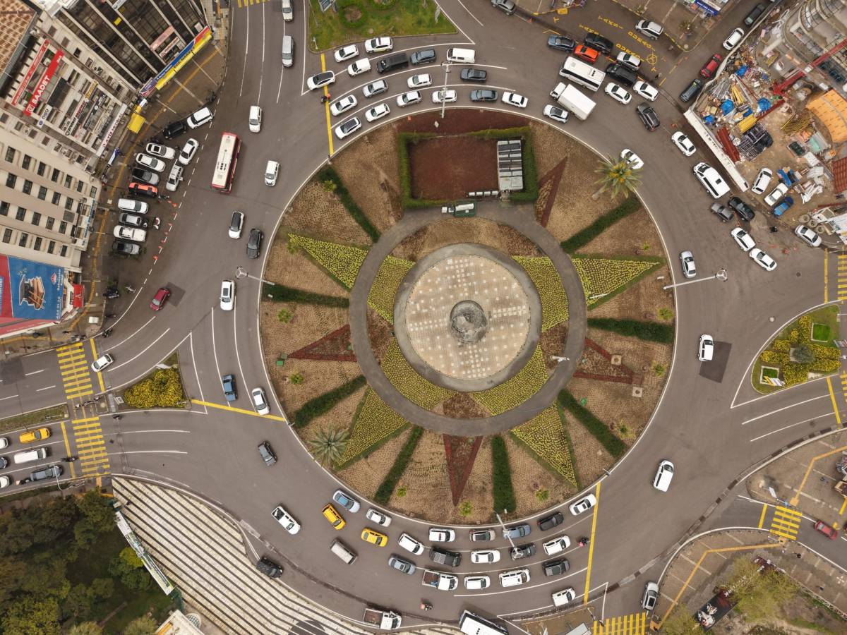 İzmir’in kalbi çiçek açtı