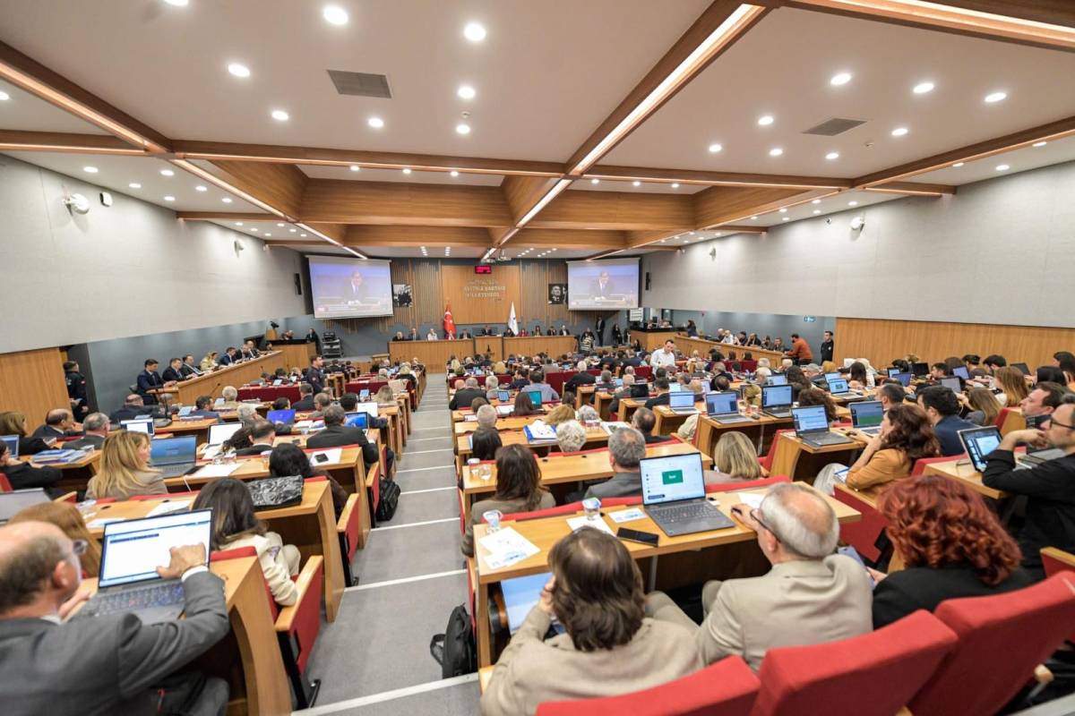 Başkan Tugay: İzmir dezenformasyon baskısı altındadır