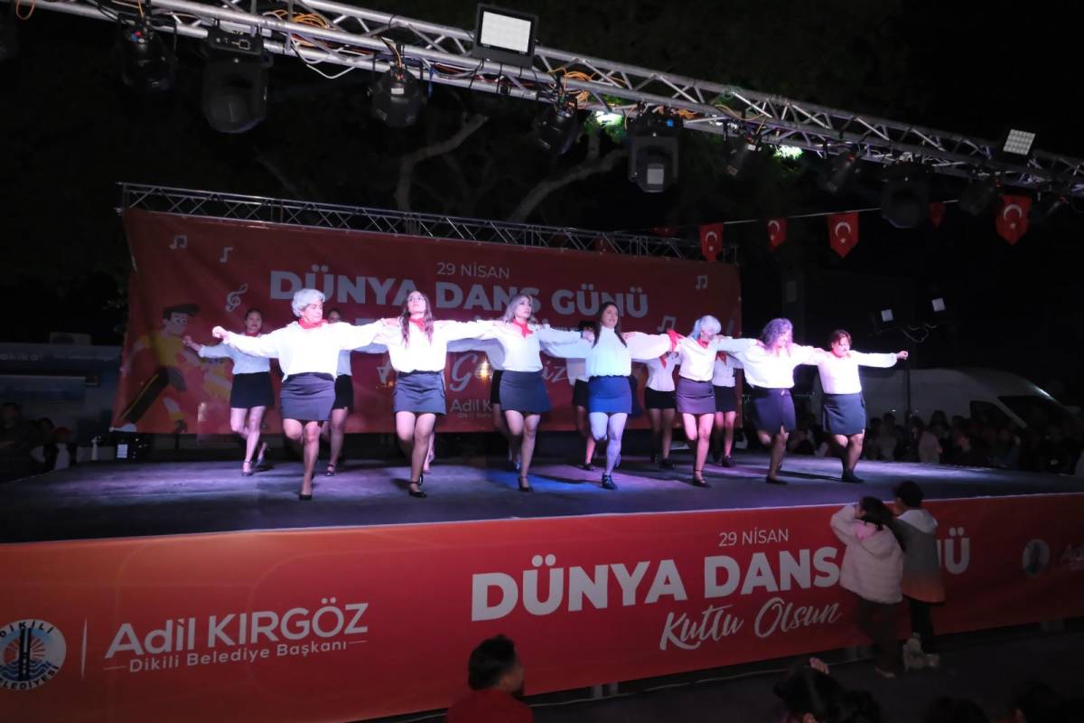 Dikili’de 7’den 70’e dans şöleni