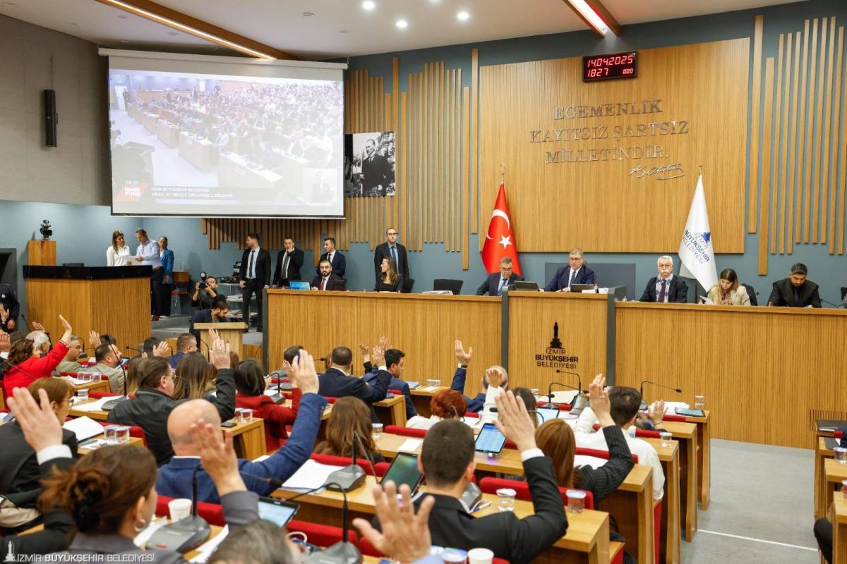 İzmir Büyükşehir Meclisi'nde CHP'de görev değişimi!