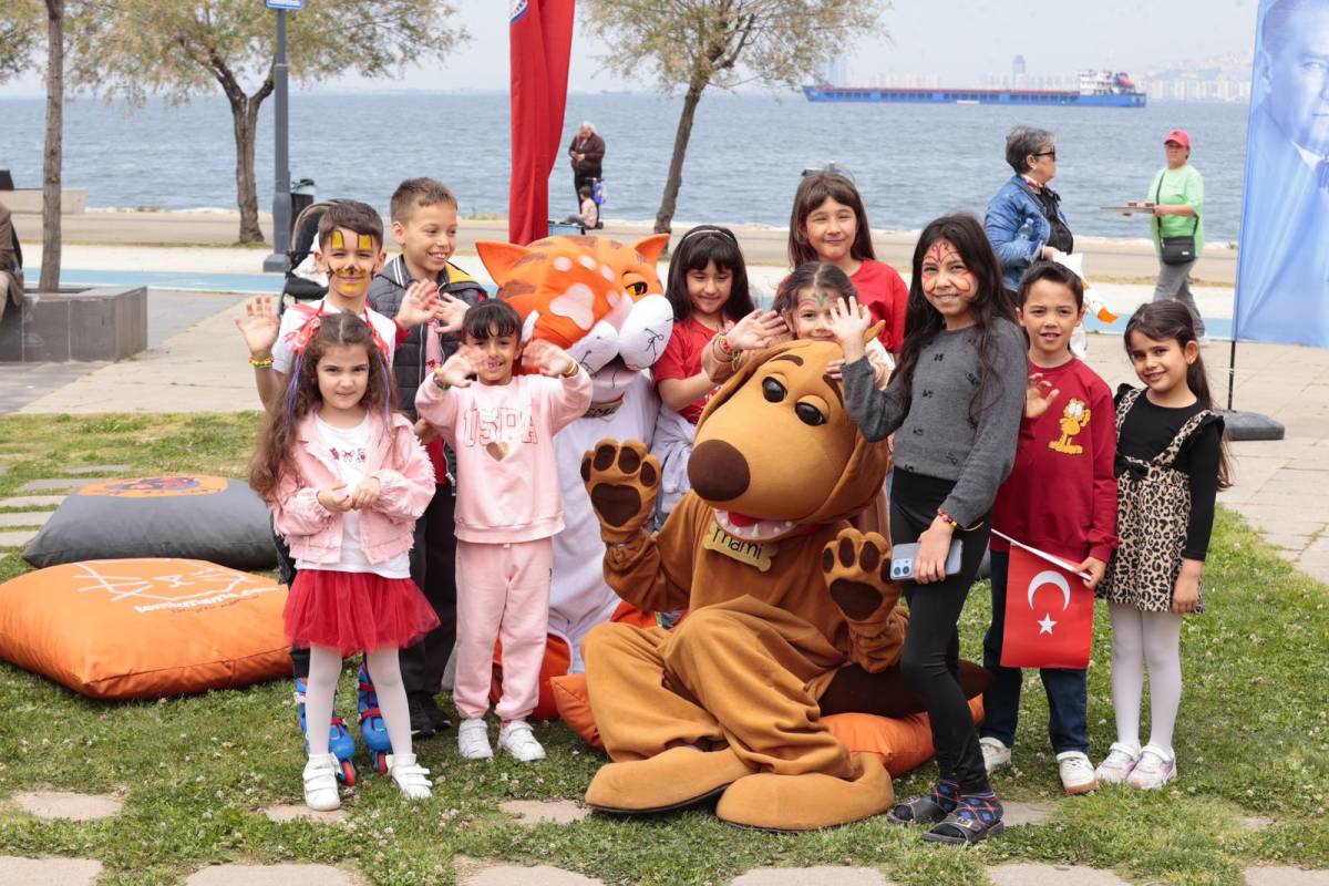 23 Nisan coşkusu Konak’tan yayıldı