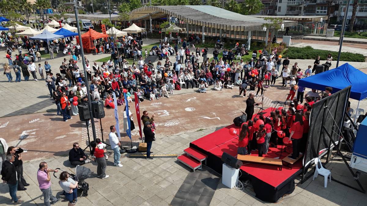 23 Nisan coşkusu Konak’tan yayıldı