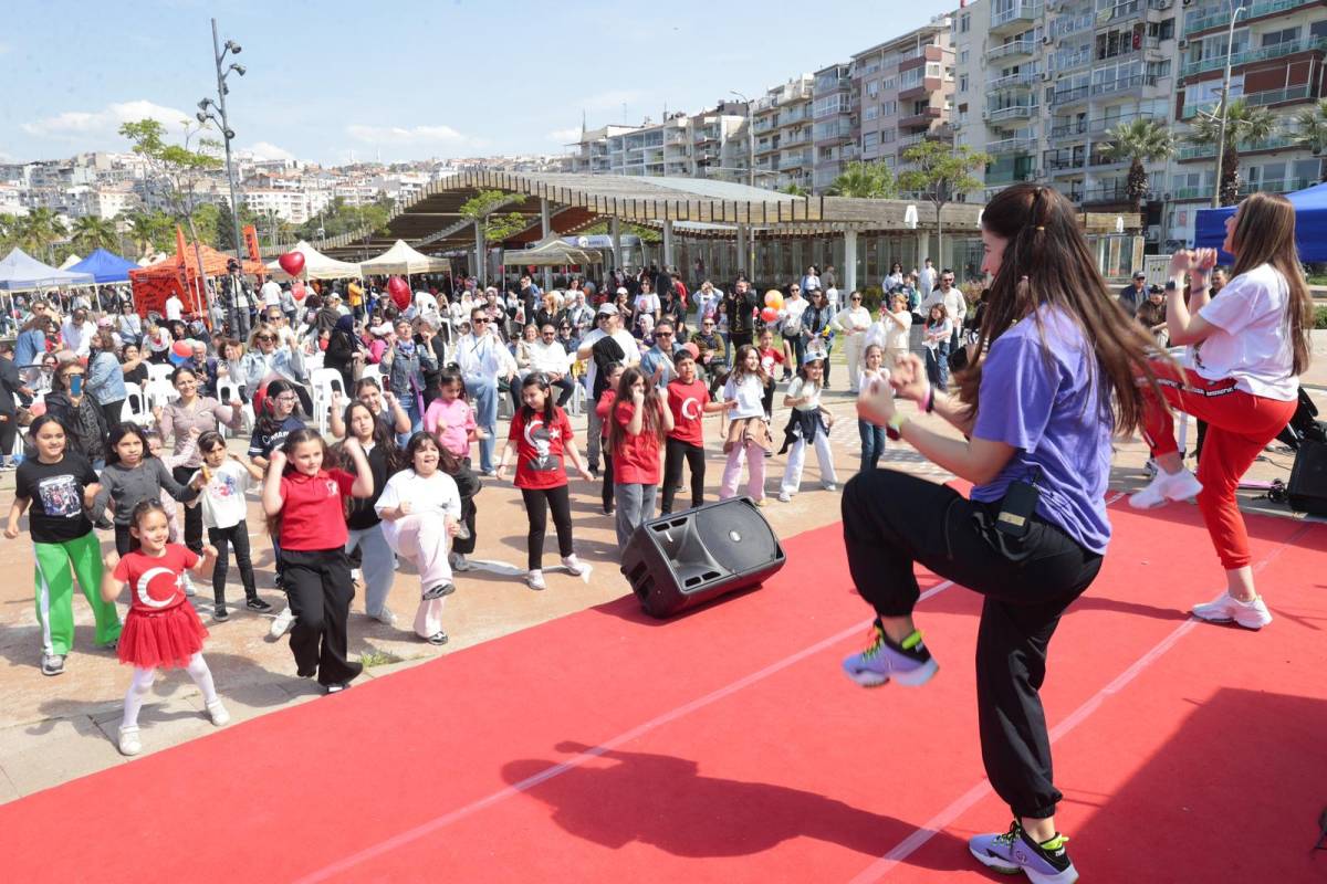23 Nisan coşkusu Konak’tan yayıldı