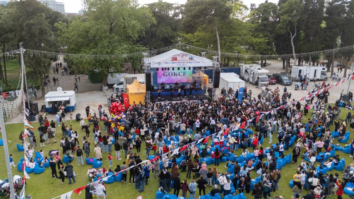 23 Nisan coşkusu İzmir'i sardı