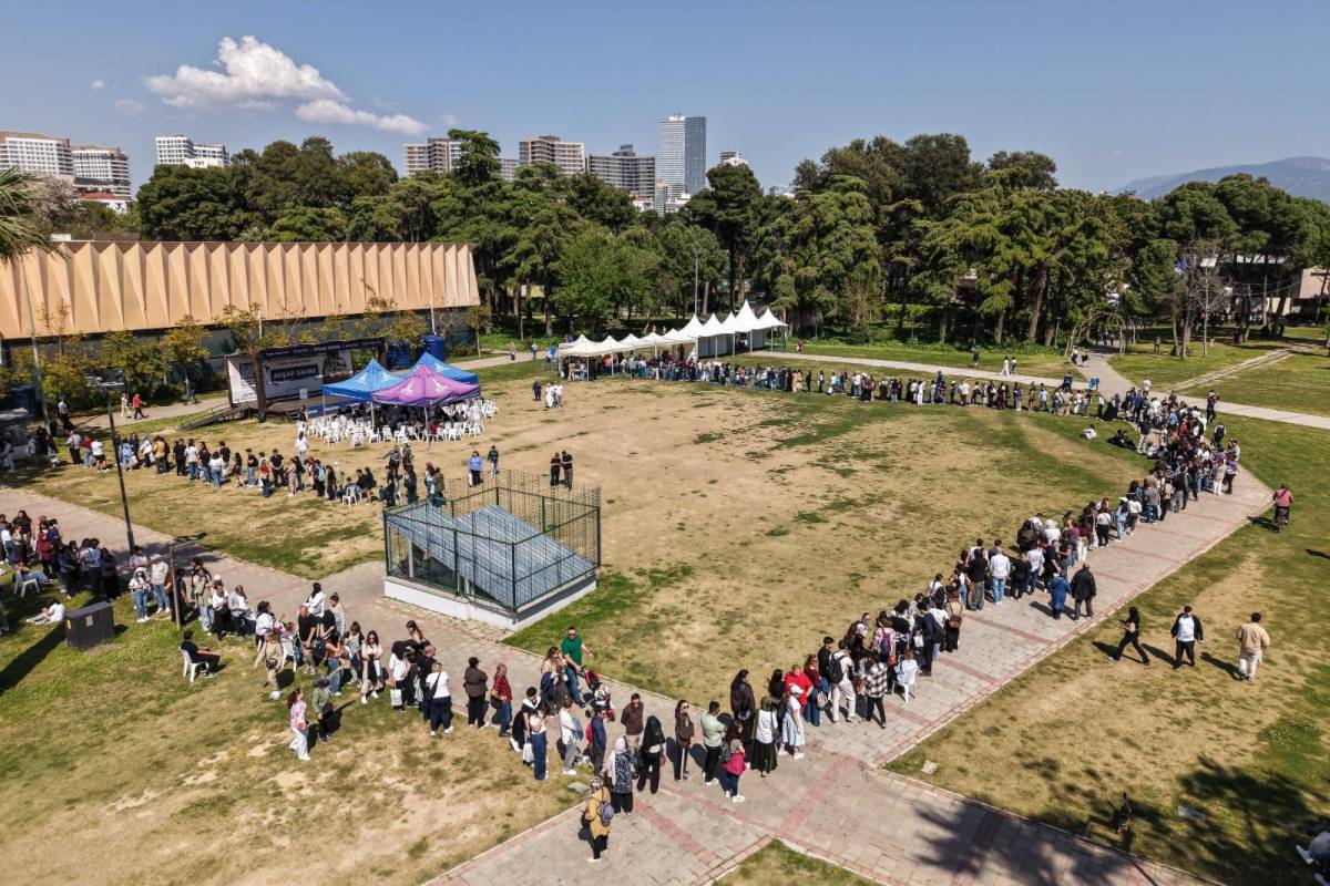 İzmir’de edebiyatın kalbi Kültürpark’ta attı