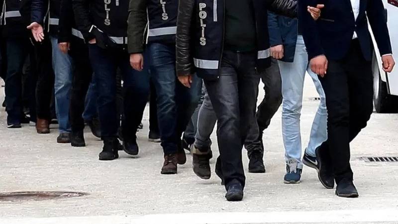 İzmir merkezli 12 ilde FETÖ operasyonu
