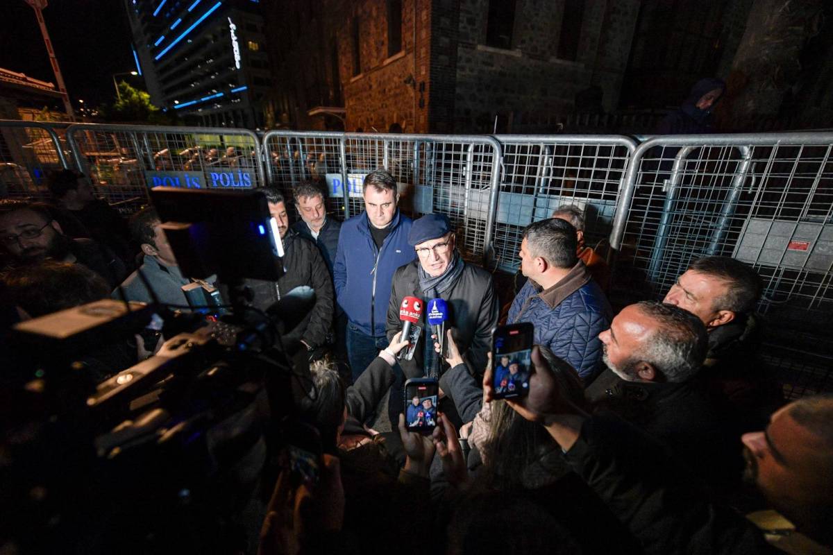 Meslek Fabrikası önünde gece nöbeti