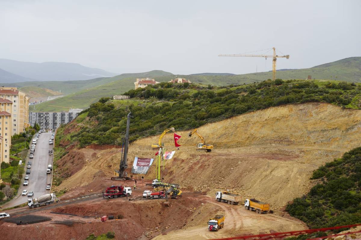Menemen Sosyal Konutları’nda inşaat sürüyor