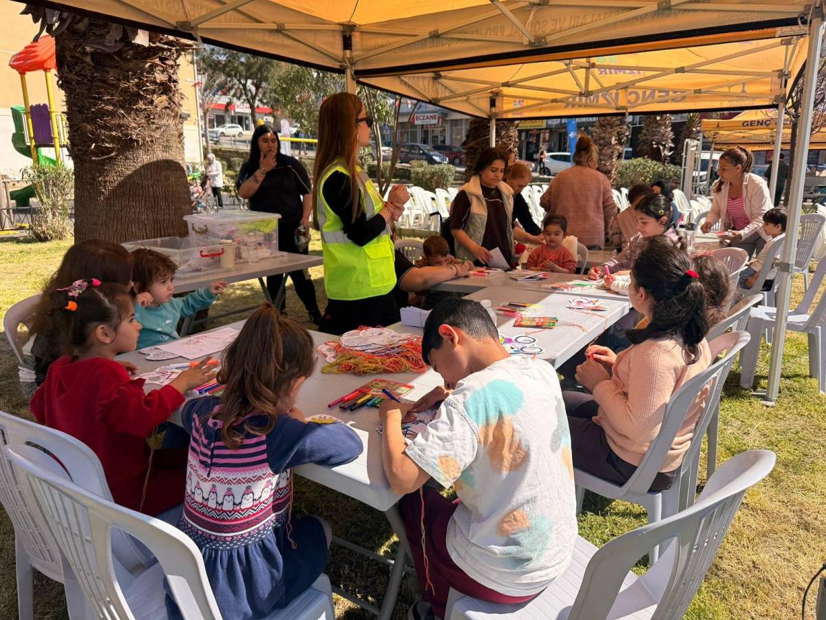 23 Nisan coşkusu gezici sahne ile ilçelere taşındı