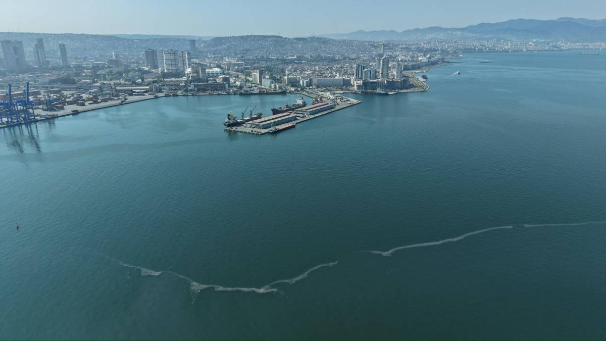İzmir Körfezi göz göre göre kirletiliyor