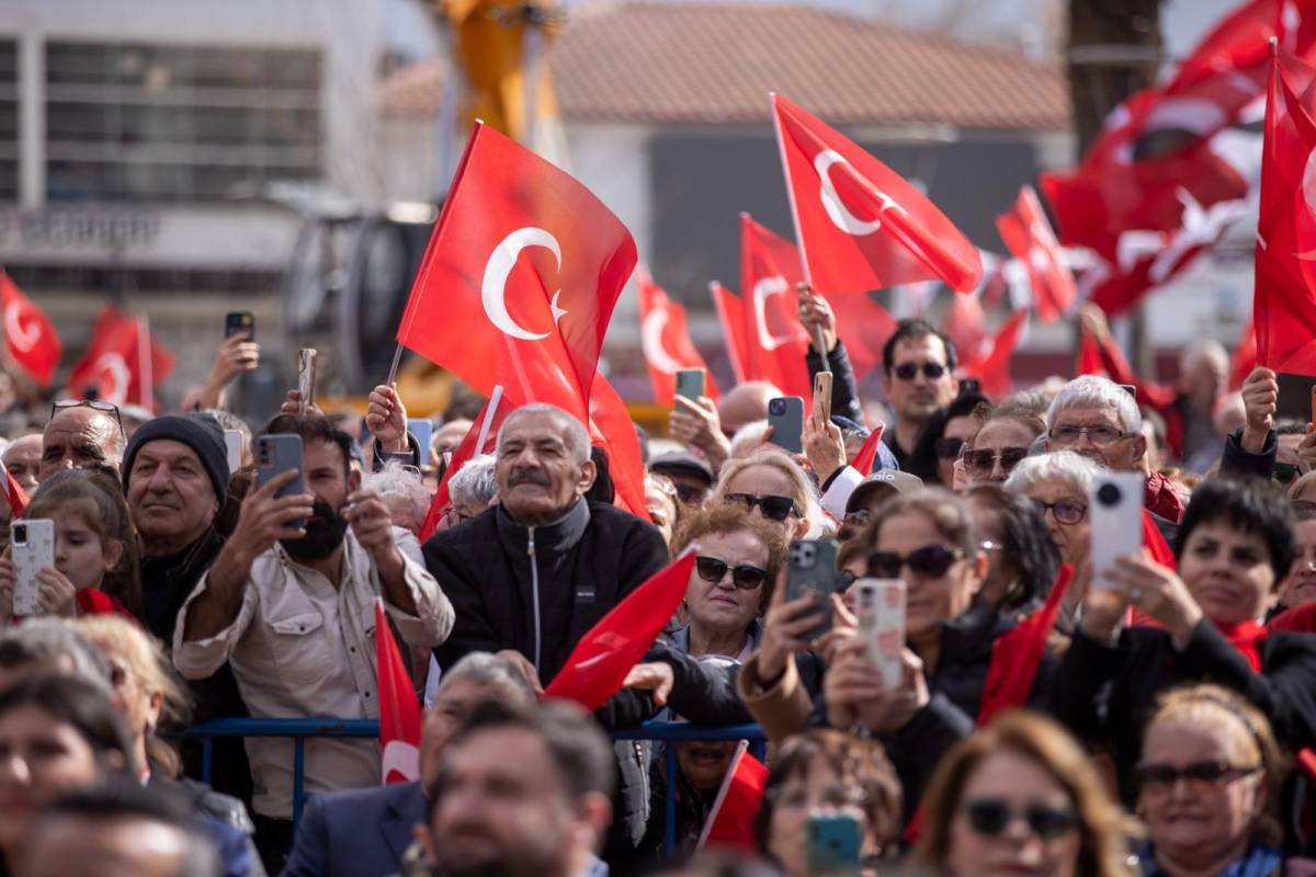 Başkan Tugay: İzmir CHP’li başkanlarıyla hizmetin şehridir
