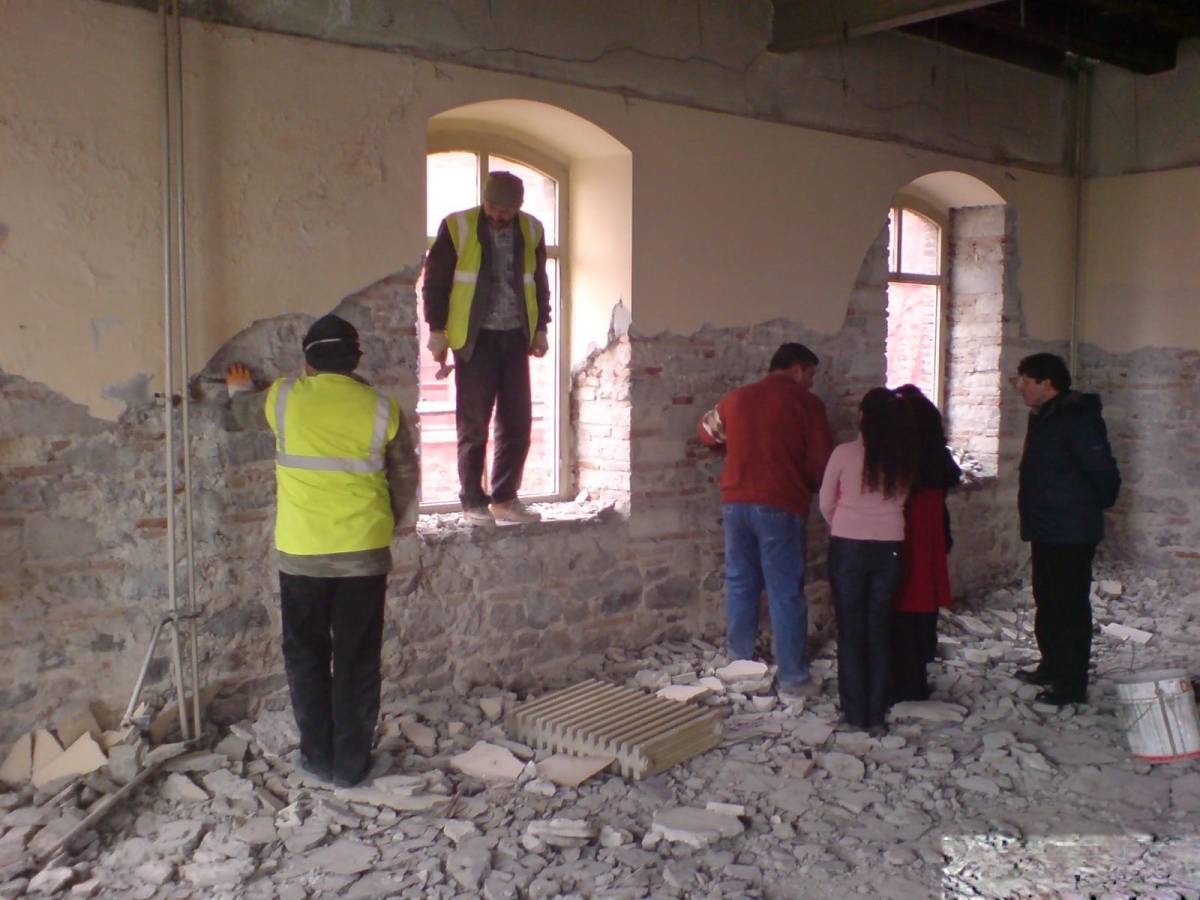 Tugay, Meslek Fabrikası’nın 19 yıl önceki halini paylaştı