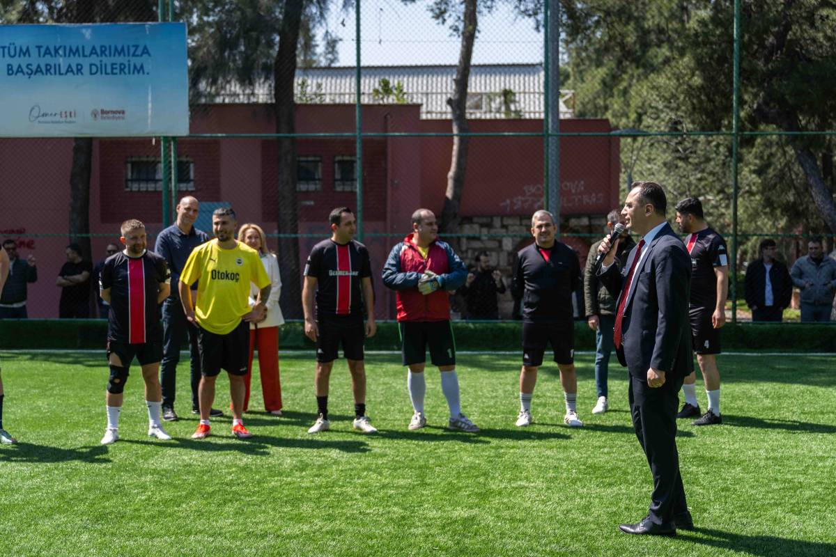 Bornova Belediyesi’nde dostluk sahaya taşındı