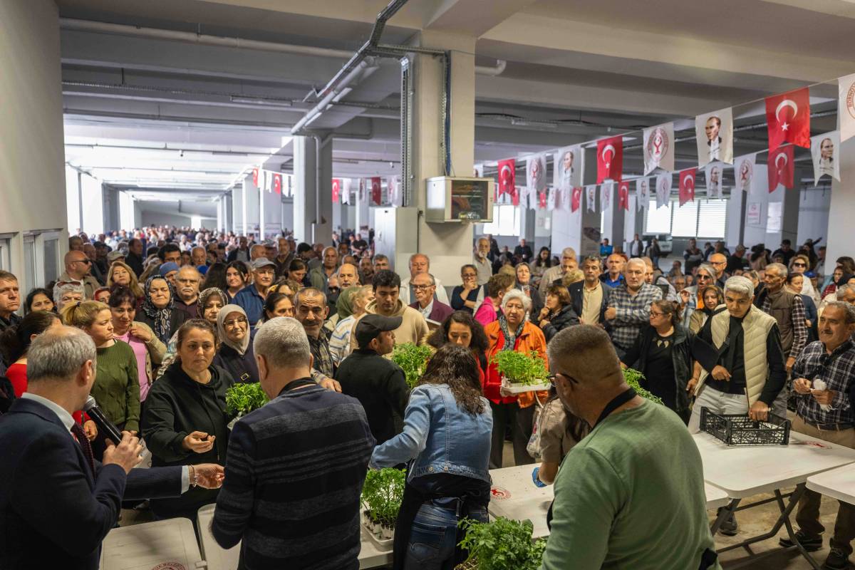 Bornova’da toprağa can, üreticiye destek