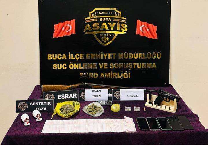İzmir'de uyuşturucu operasyonunda 5 şüpheli yakalandı