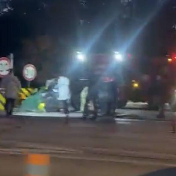 İzmir'de kaza yapan araçta yangın çıktı