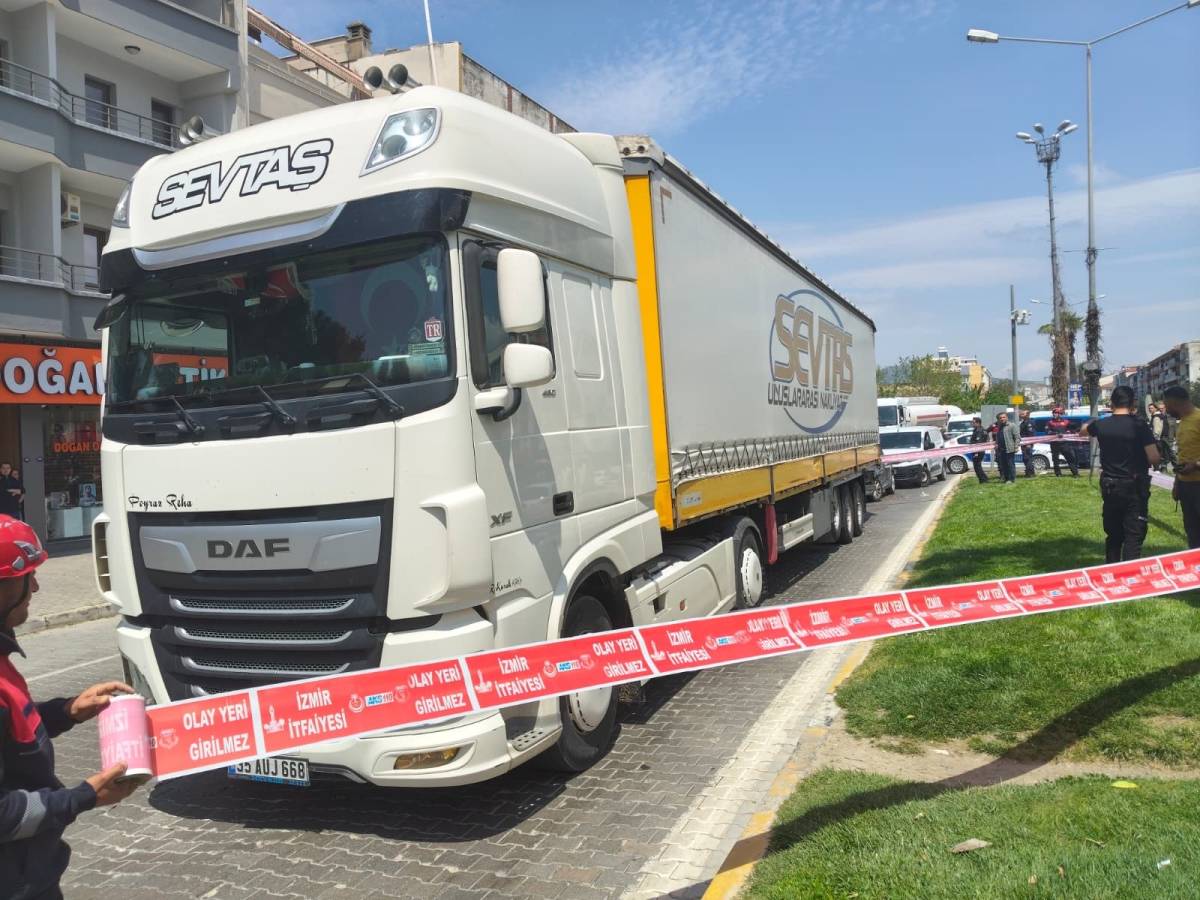 Yaya geçidinde tırın çarptığı kadın hayatını kaybetti