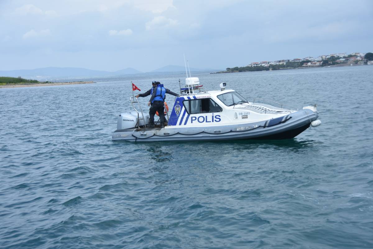 İzmir'de kaçak ahtapot tuzakları imha edildi