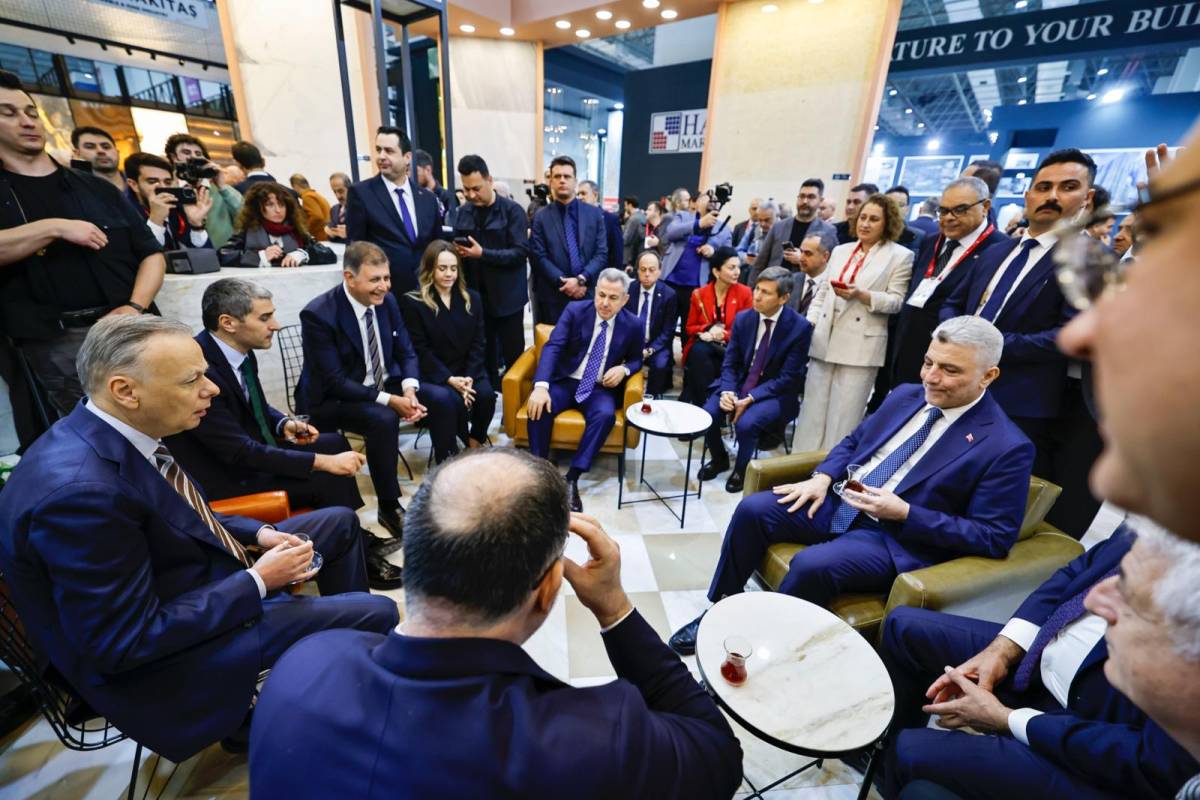 Doğal taşın kalbi İzmir’de atıyor