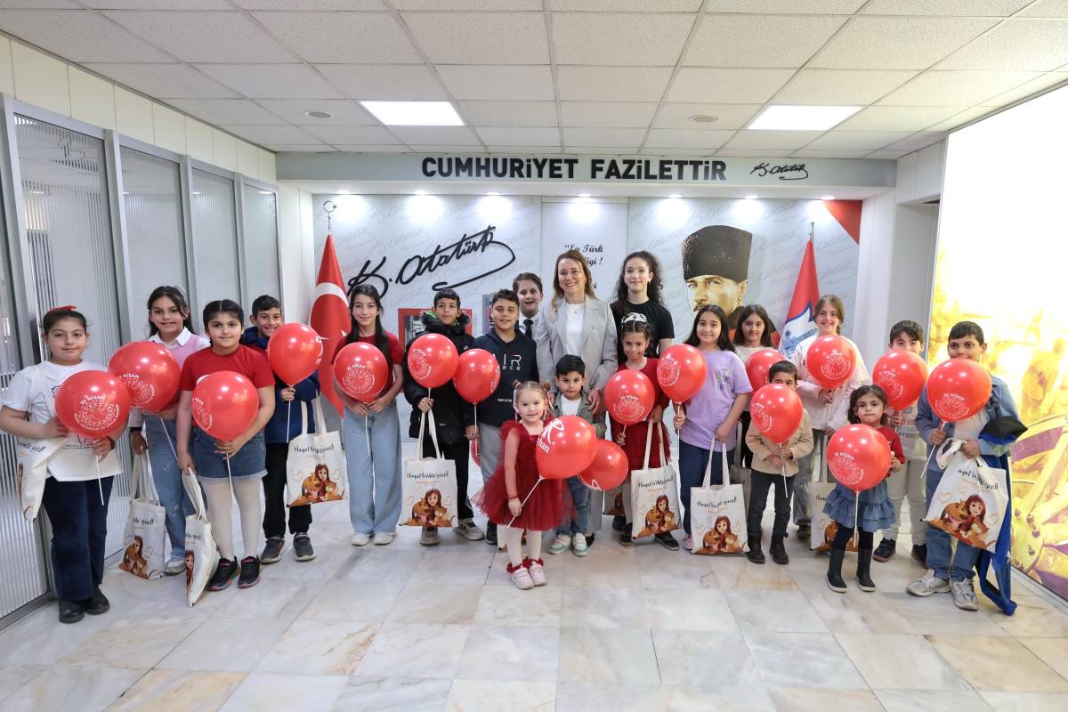 Başkan Mutlu makamını çocuklara devretti