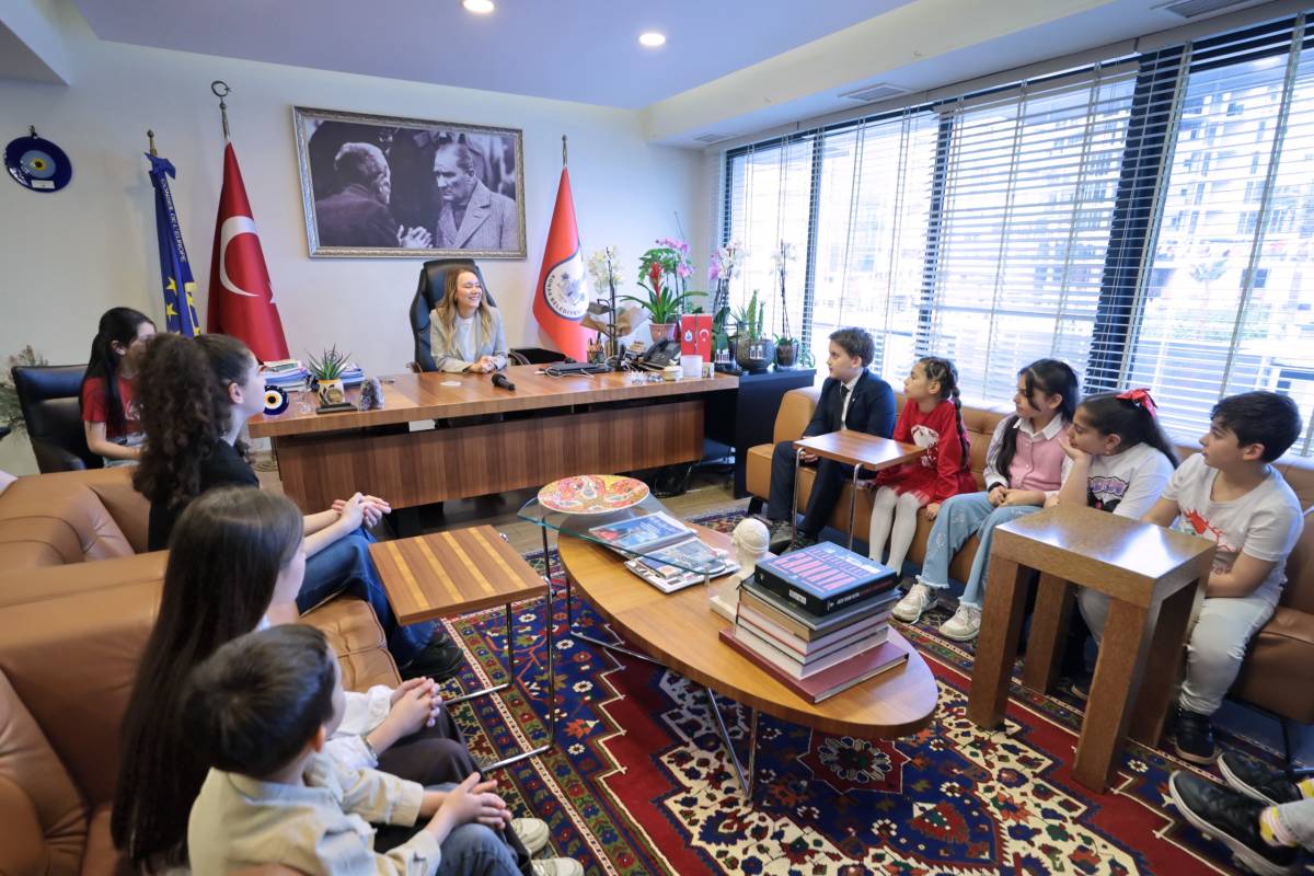 Başkan Mutlu makamını çocuklara devretti