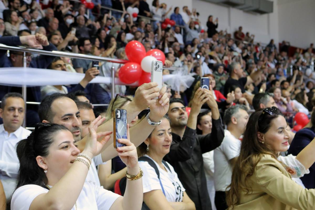 Bayraklı’da 23 Nisan Programlarına Yoğun Katılım