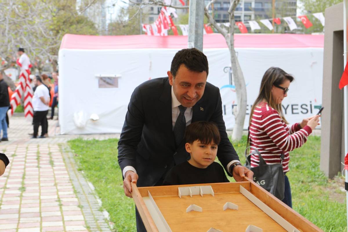 Bayraklı’da Çocuk Kitap Şenliği Yoğun İlgi Gördü