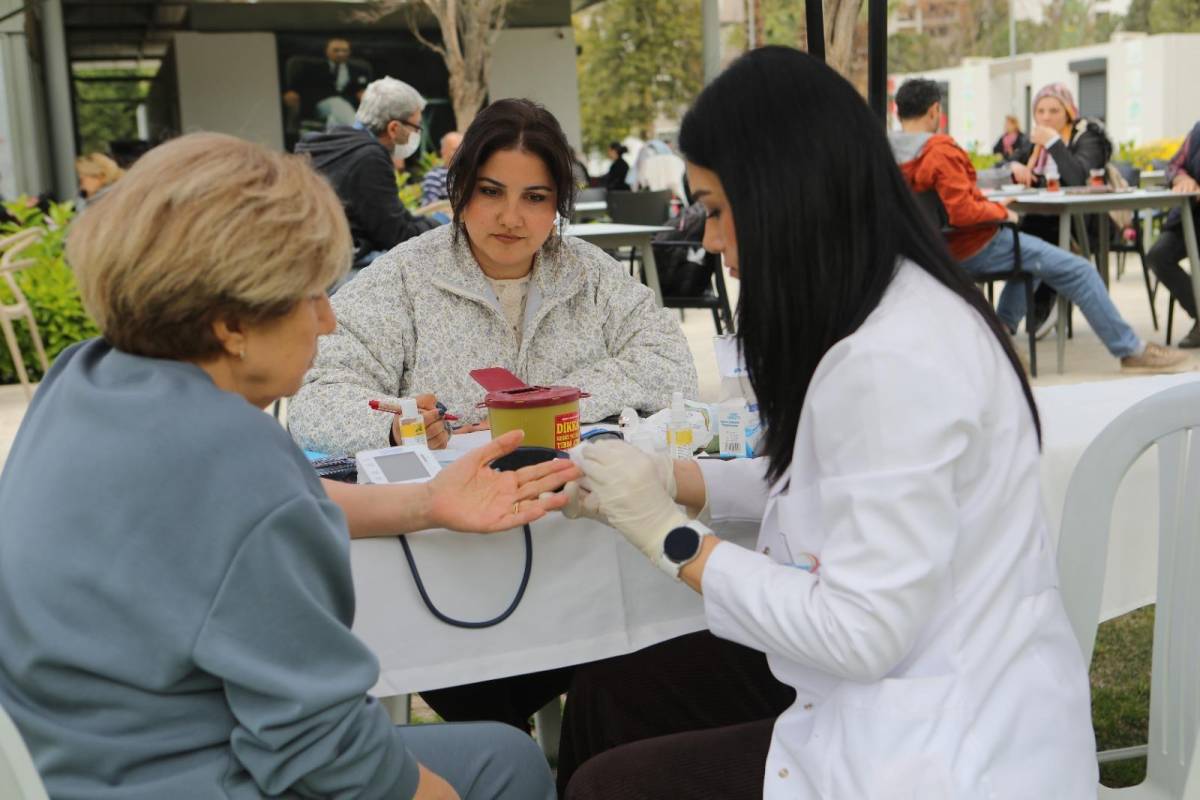Bayraklı’da Sağlık Haftası’nda Hizmet Vatandaşla Buluştu