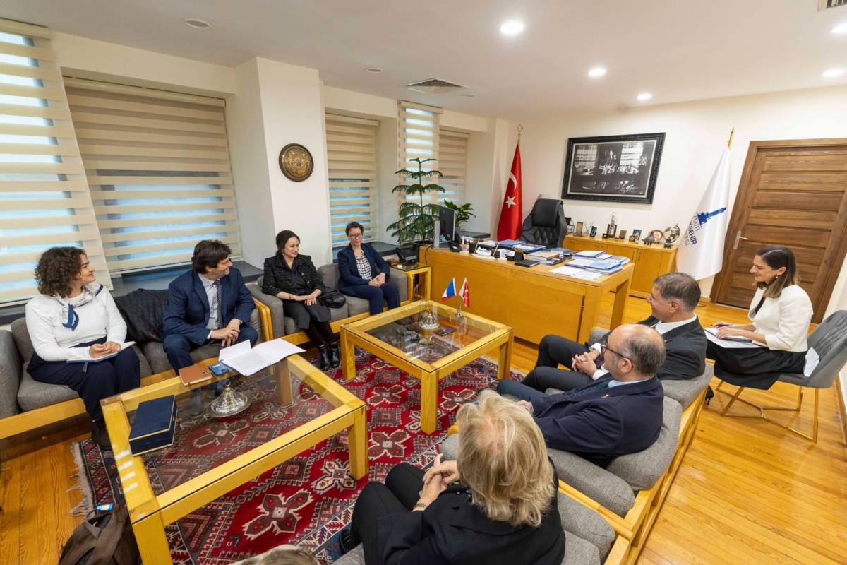 İzmir’in Fransa şehirleriyle bağı güçleniyor
