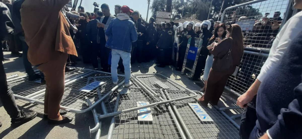 Meslek Fabrikası önünde biber gazlı müdahale