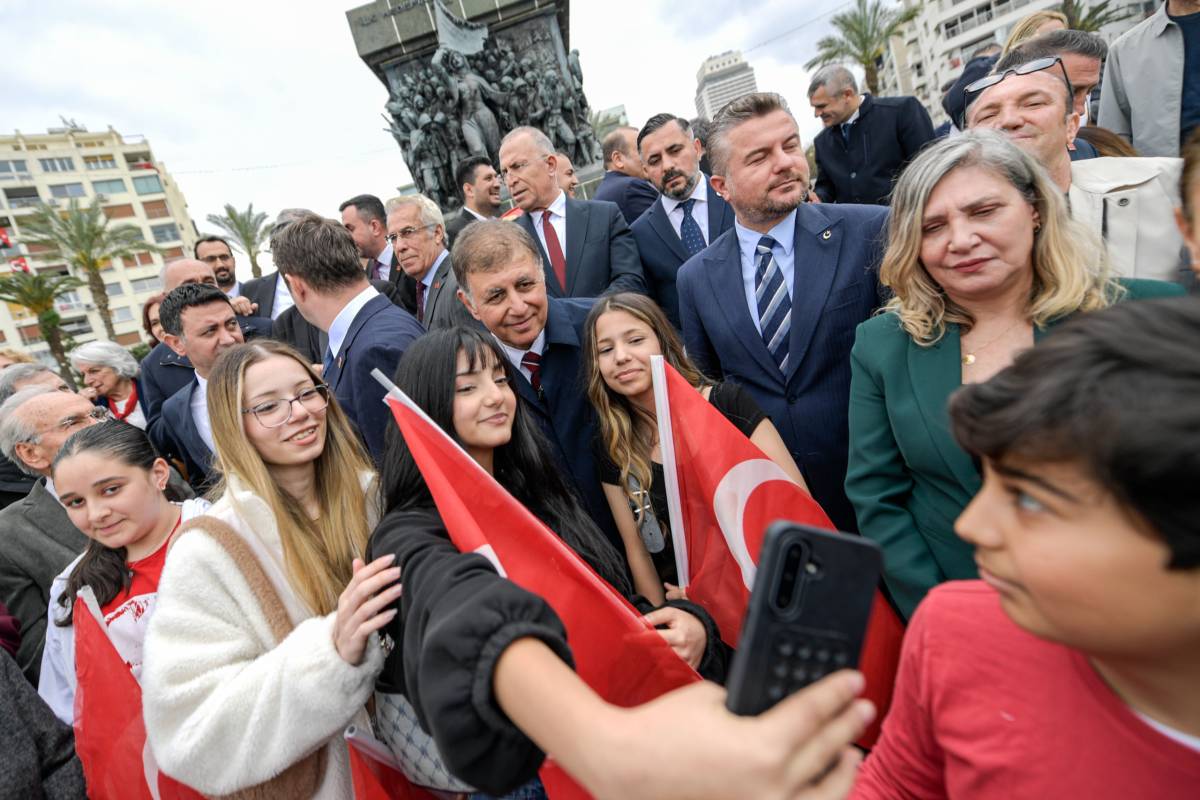Başkan Tugay: Her yerde cumhuriyeti ve adaleti büyüteceğiz