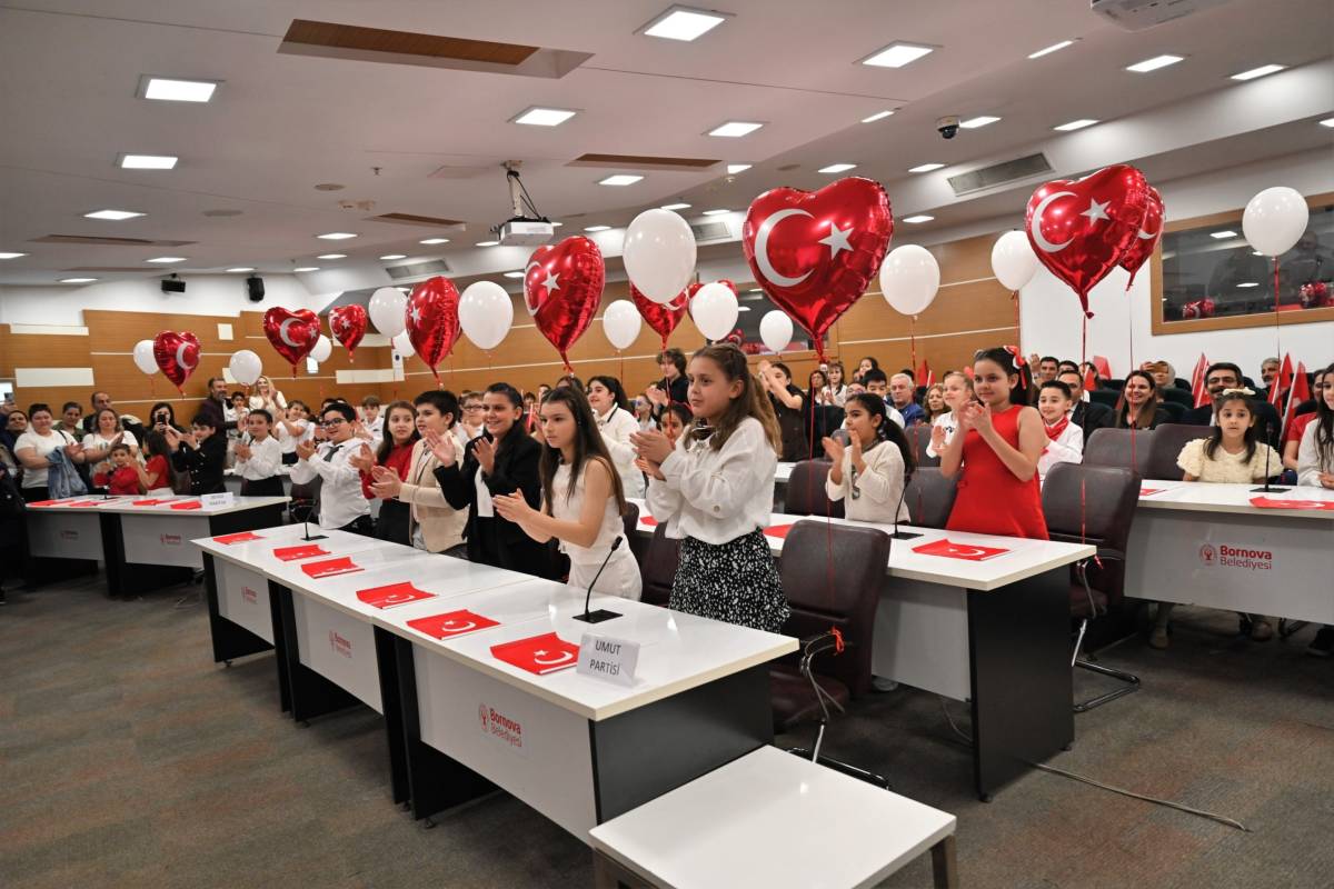 23 Nisan ruhu Bornova’da çocukların sesiyle yükseldi