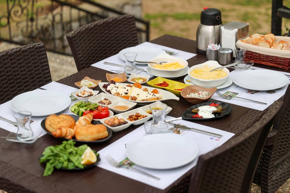 Buca’nın saklı güzelliği: Dere Kafe