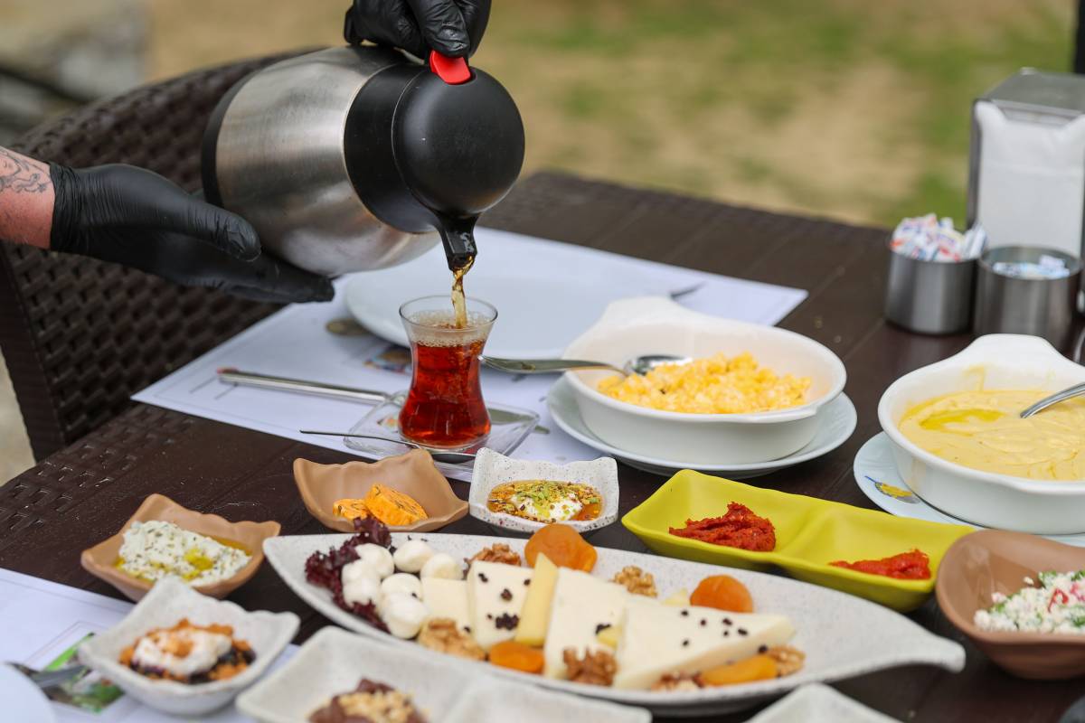 Buca’nın saklı güzelliği: Dere Kafe