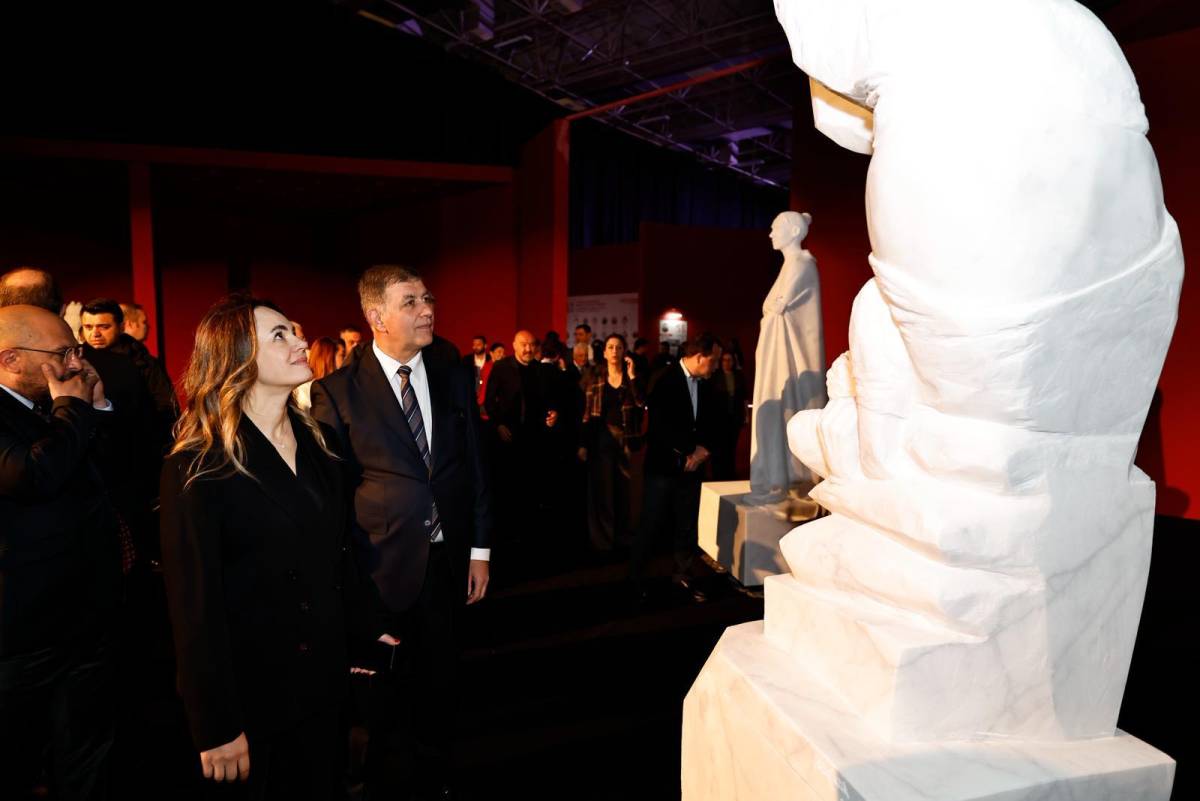 Doğal taşın kalbi İzmir’de atıyor