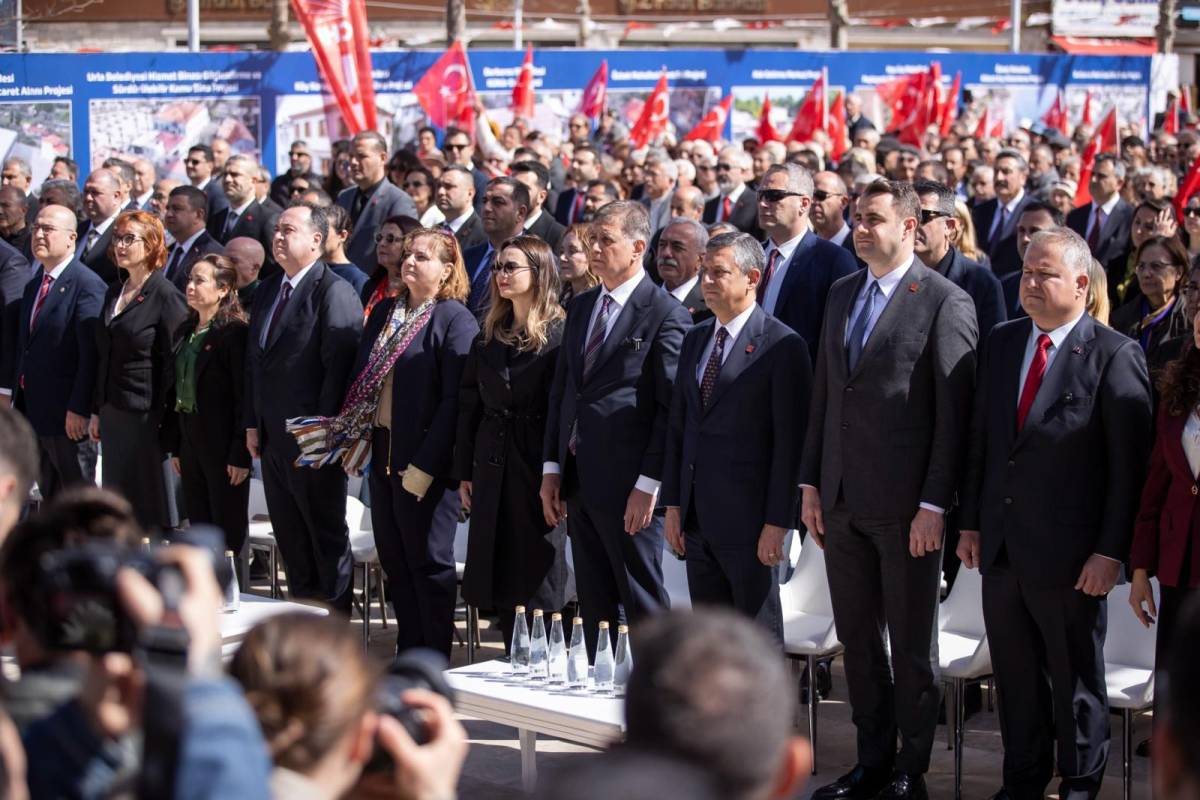 Başkan Tugay: İzmir CHP’li başkanlarıyla hizmetin şehridir