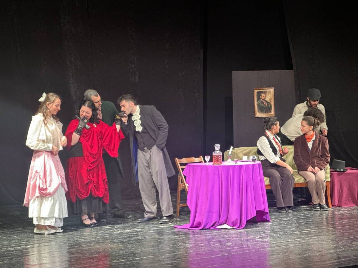 Üniversiteliler tiyatroda buluştu