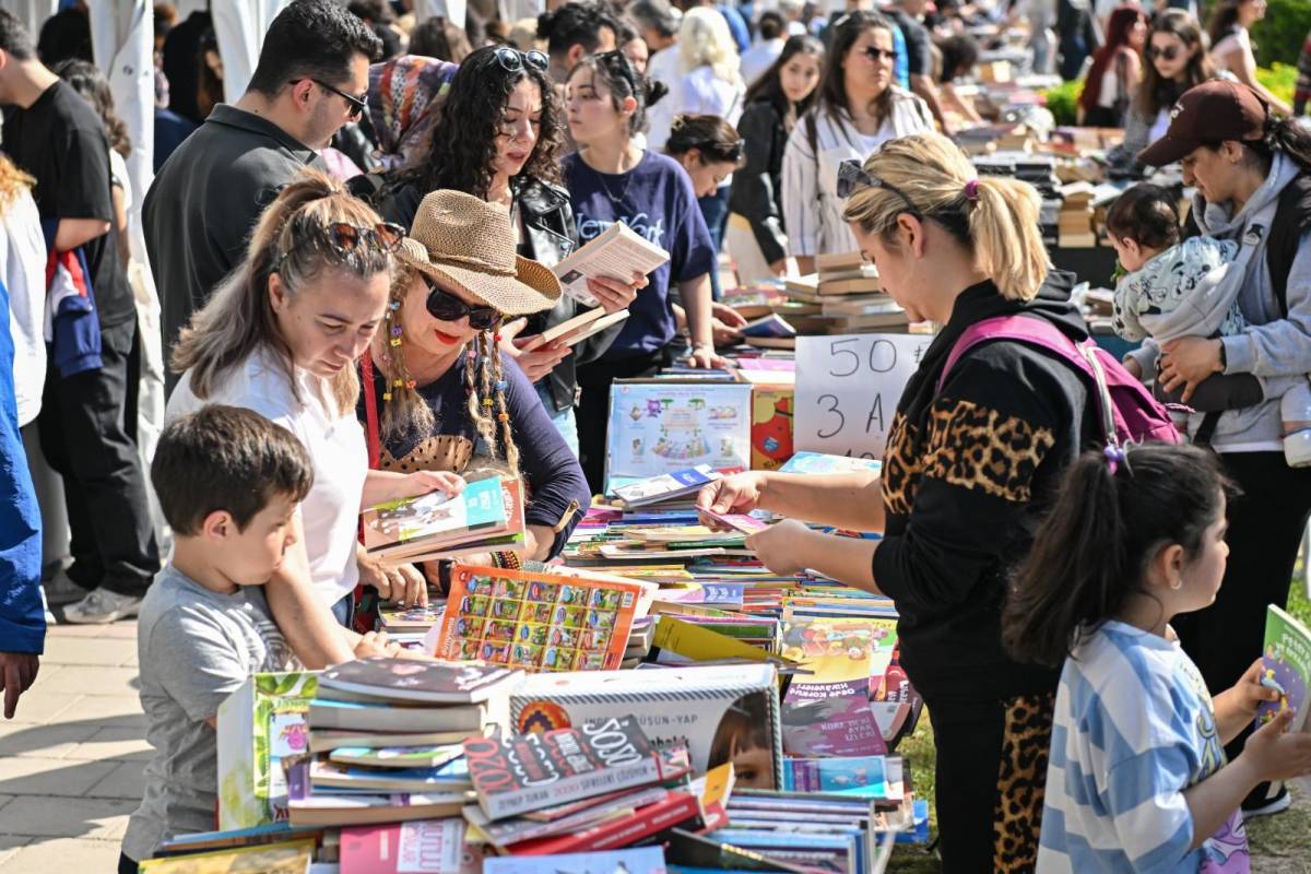 İZKİTAP’ta edebiyat şöleni yaşanıyor