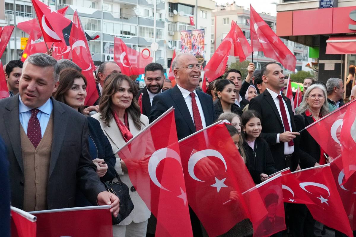 Gaziemir’de 23 Nisan coşkusu kortejle taçlandı